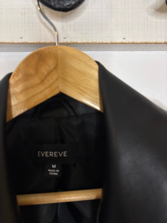 Evereve Black Faux Leather Sleeveless Moto Vest - Picture 3 of 9